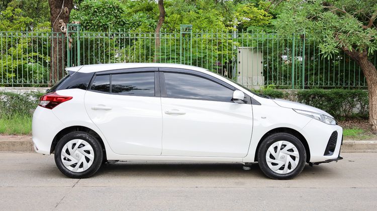 Toyota Yaris 2022 1.2 Entry Sedan เบนซิน ไม่ติดแก๊ส เกียร์อัตโนมัติ ขาว รูปที่ 4