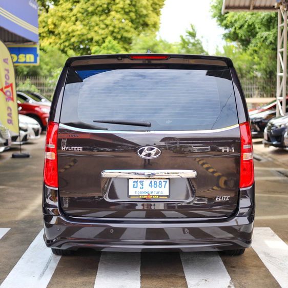 Hyundai H-1  2017 2.5 Elite Plus Van ดีเซล ไม่ติดแก๊ส เกียร์อัตโนมัติ น้ำตาล รูปที่ 4