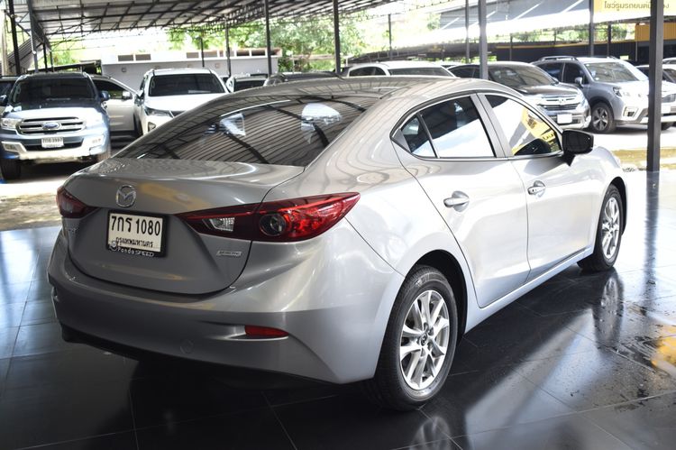 Mazda Mazda3 2018 2.0 E Sedan เบนซิน ไม่ติดแก๊ส เกียร์อัตโนมัติ บรอนซ์เงิน รูปที่ 4