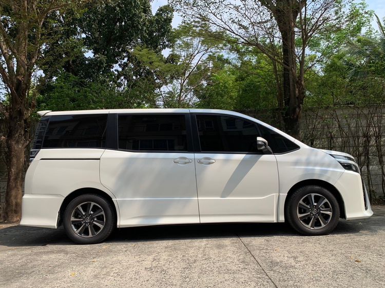 Toyota Voxy 2017 2.0 ZS Van เบนซิน ไม่ติดแก๊ส เกียร์ธรรมดา ขาว รูปที่ 3