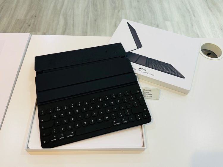 Smart Keyboard Folio สำหรับ iPad Pro รุ่น 12.9 นิ้ว (รุ่นที่ 4 5 6) ตัวล่าสุด สภาพใหม่ ประกันศูนย์ 3890 บาท