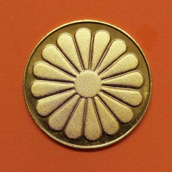 เหรียญที่ระลึก 50 ปี แห่งการครองราชย์ของจักรพรรดิญี่ปุ่น เหรียญชุบทอง ขนาด 3 เซน รูปที่ 2