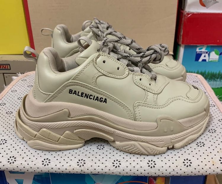รองเท้าผ้าใบ รองเท้าหนัง ทรงบาลองเซียก้า Balenciaga TripleS 37