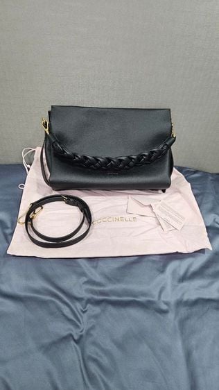 กระเป๋าสะพาย Coccinelle Boheme Medium สีดำ ขาย 8,900 รวมส่ง (ราคาเต็ม 19,900)