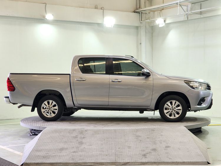 Toyota Hilux Revo 2018 2.4 E Pickup ดีเซล เกียร์ธรรมดา บรอนซ์เงิน รูปที่ 4