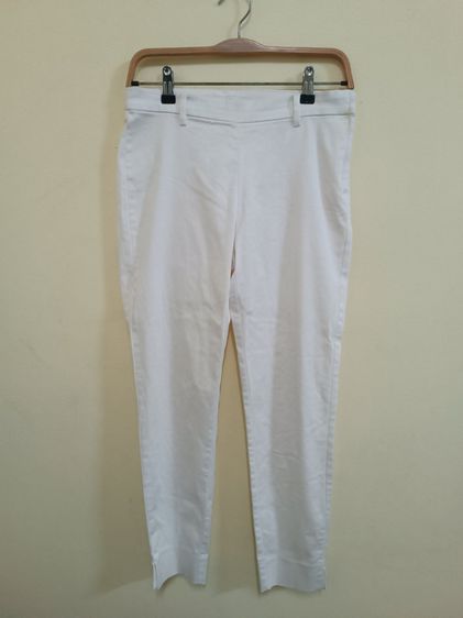 กางเกงขายาวสีีขาว H and M สีขาว รอบเอว 30 ยาว 35.5 สะโพก 39-42 สภาพดีไม่มีขาด