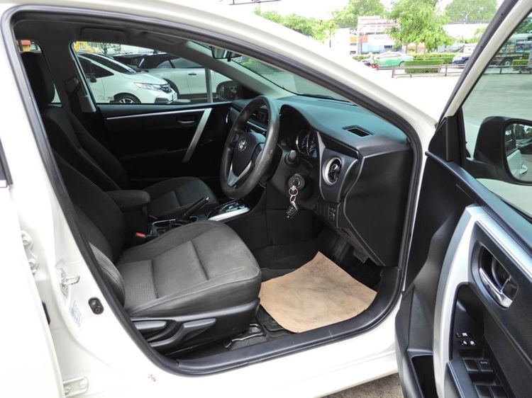 Toyota Altis 2018 1.8 E Sedan เบนซิน ไม่ติดแก๊ส เกียร์อัตโนมัติ ขาว รูปที่ 4