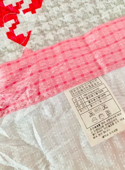 ผ้าห่ม (แบบบาง) ขนาด 5ฟุต สีชมพูเทาตารางลายกราฟฟิก ด้านบนมีระบายปักลายตารางวินเทจ ยี่ห้อ Rosso-Life (สภาพใหม่)  รูปที่ 11