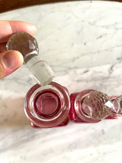 ขวดน้ำหอม แก้วเจียลาย สะสมA1 รูปที่ 4