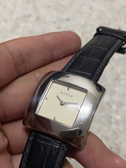 นาฬิกายี่ห้อ MANGO  ควอทซ์ ของแท้มือสอง สแตนเลส  สายหนังเปลี่ยนใหม่  750฿ รูปที่ 3