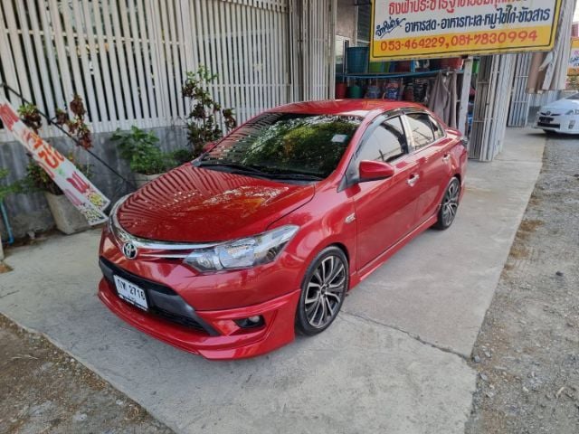 รถ Toyota Vios 1.5 E สี แดง