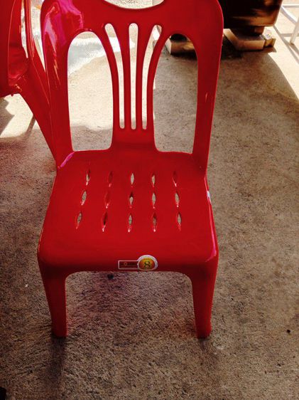 โพลีเอสเตอร์/โพลีเอสเตอร์เบลนด์ แดง เก้าอี้พลาสติ๊กอย่างดีสภาพใหม่ซื้อมาตัวละ220บาทขายถูกสุดๆตัวละ120บาทสินค้ามีทั้งหมด8ตัว