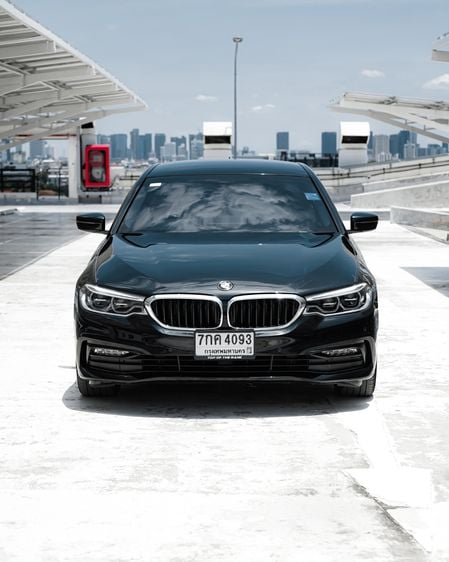 BMW Series 5 2018 520d Sedan ดีเซล ไม่ติดแก๊ส เกียร์อัตโนมัติ ดำ รูปที่ 2