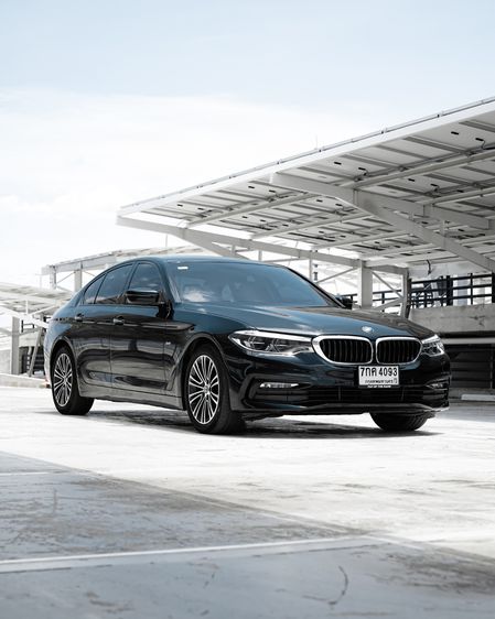 BMW Series 5 2018 520d Sedan ดีเซล ไม่ติดแก๊ส เกียร์อัตโนมัติ ดำ รูปที่ 3