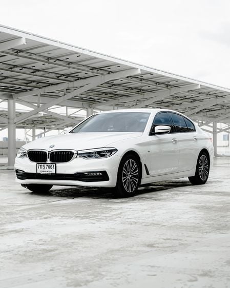 BMW Series 5 2018 520d Sedan ดีเซล ไม่ติดแก๊ส เกียร์อัตโนมัติ ขาว รูปที่ 1