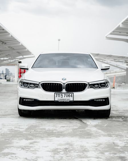 BMW Series 5 2018 520d Sedan ดีเซล ไม่ติดแก๊ส เกียร์อัตโนมัติ ขาว รูปที่ 2