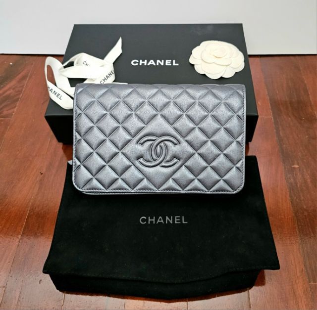 หนังแท้ ไม่ระบุ ฟ้า Chanel wallet on chain holo 24 ปี 2017 มือสอง