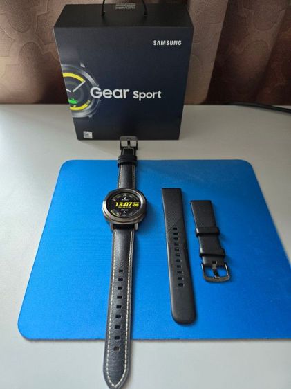 Samsung Galaxy Watch Sport สภาพสวย แบตยังดี แถมสายหนังของแท้ samsung  ราคา 1200 บาท