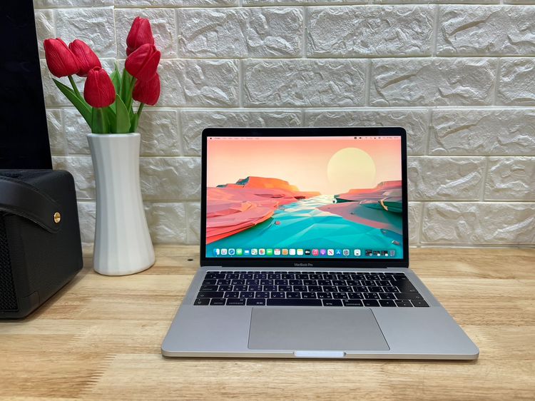 Apple Macbook Pro 13 Inch แมค โอเอส 8 กิกะไบต์ อื่นๆ ไม่ใช่ MacBook Pro 13.3-inch,2016 Two Thunderbolt 3 ports Ram8gb SSD256gb Silver