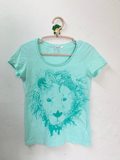 ยุนิsizeS เสื้อยืดหญิงสีเขียวลายสิงโต