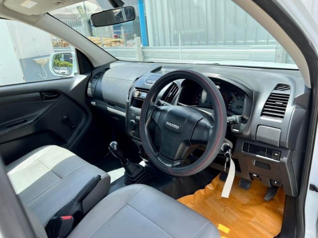 Isuzu D-MAX 2018 1.9 B Pickup ดีเซล ไม่ติดแก๊ส เกียร์ธรรมดา ขาว รูปที่ 2