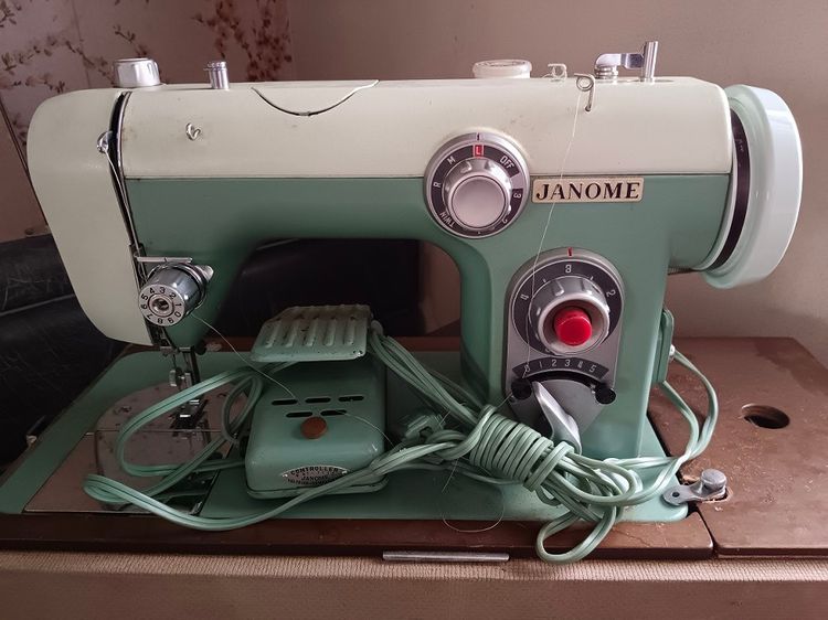 ขายจักรเย้บผ้า  janome  vintage
