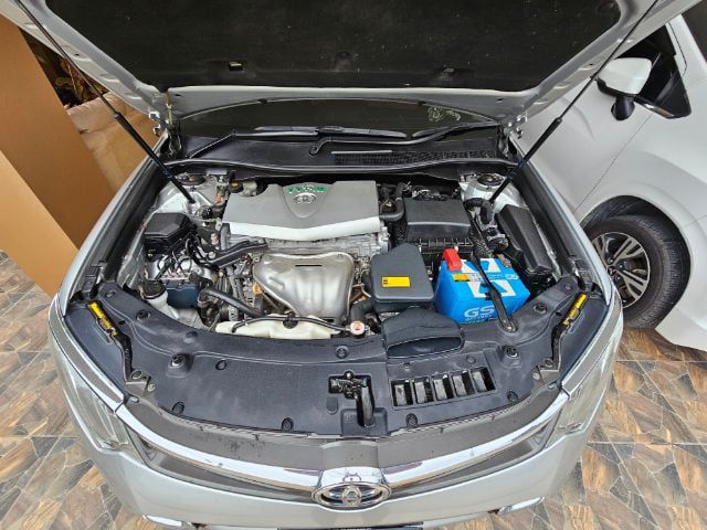 รถ Toyota Camry 2.0 G สี บรอนซ์เงิน