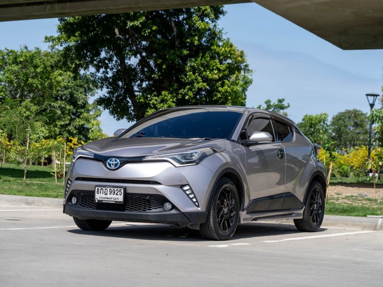 Toyota C-HR 2019 1.8 Hybrid Mid Utility-car เบนซิน ไม่ติดแก๊ส เกียร์อัตโนมัติ เทา รูปที่ 3