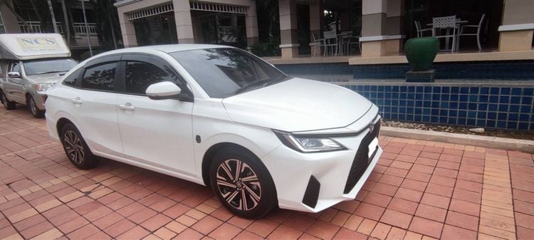 Toyota Yaris ATIV 2022 1.2 Premium Sedan เบนซิน ไม่ติดแก๊ส เกียร์อัตโนมัติ ขาว รูปที่ 2