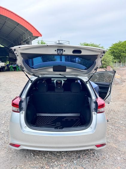 Toyota Yaris 2018 1.2 J Sedan เบนซิน ไม่ติดแก๊ส เกียร์อัตโนมัติ บรอนซ์เงิน รูปที่ 2