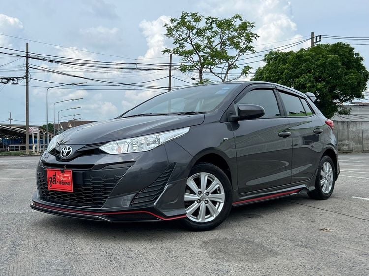 Toyota Yaris 2018 1.2 J Sedan เบนซิน ไม่ติดแก๊ส เกียร์อัตโนมัติ เทา