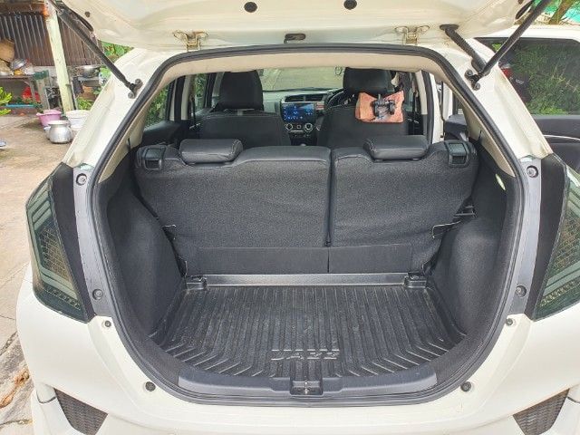 Honda Jazz 2015 1.5 V i-VTEC Sedan เบนซิน ไม่ติดแก๊ส เกียร์อัตโนมัติ ขาว รูปที่ 4