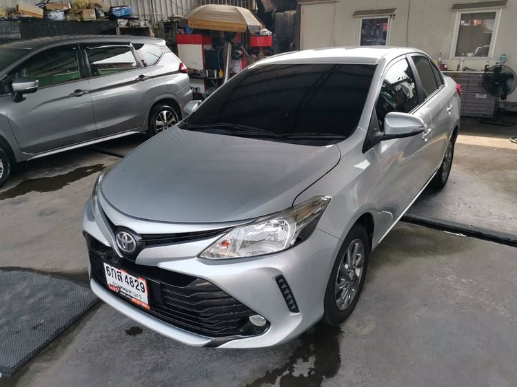Toyota Vios 2018 1.5 E Sedan เบนซิน ไม่ติดแก๊ส เกียร์อัตโนมัติ บรอนซ์เงิน