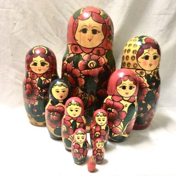 ตุ๊กตาแม่ลูกดกมาตรีออซคา (Matryoshka doll) จากรัสเซีย