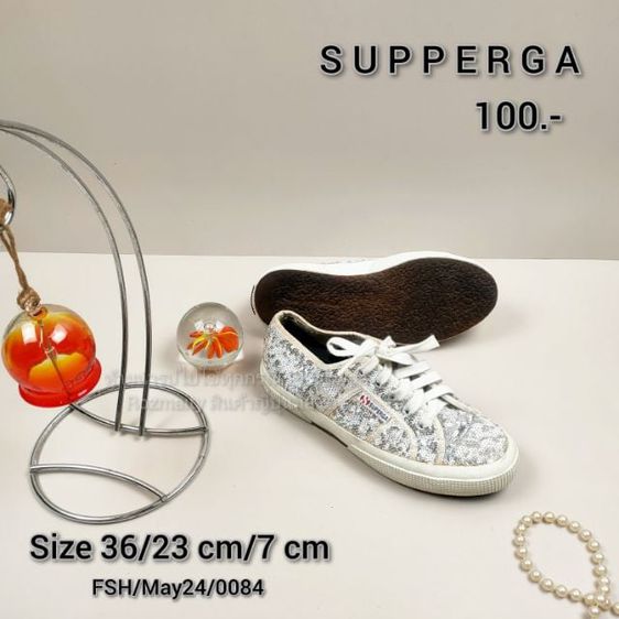 รองเท้าผ้าใบ superga มือสอง