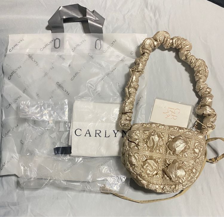กระเป๋า Carlyn สีทอง