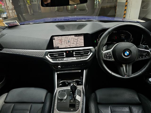 BMW Series 3 2021 330e Sedan ปลั๊กอินไฮบริด (PHEV) ไม่ติดแก๊ส เกียร์อัตโนมัติ น้ำเงิน รูปที่ 4