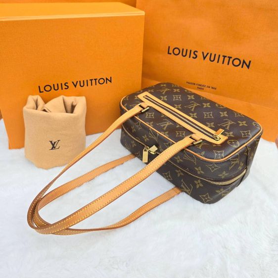 Louis Vuitton หนังแท้ หญิง น้ำตาล Lv cite mm มือสอง