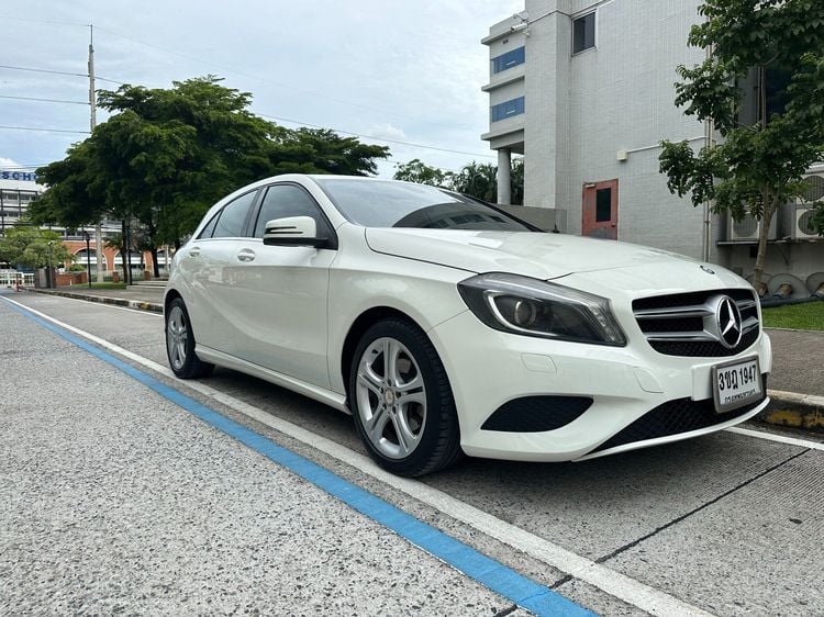 Mercedes-Benz A-Class 2015 A180 Sedan เบนซิน ไม่ติดแก๊ส เกียร์อัตโนมัติ ขาว