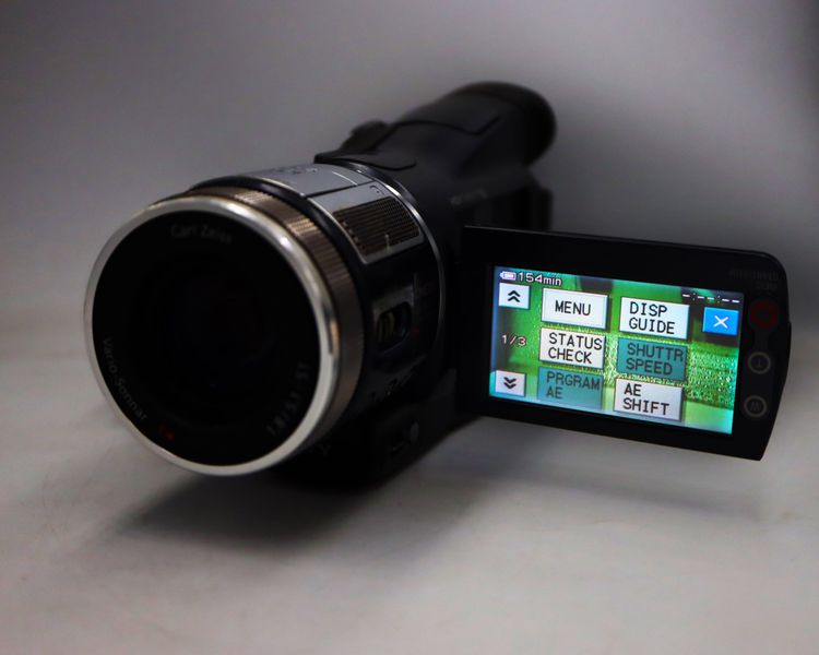 Sony HDR-HC1 Mini DV HDV camcorder Carl Zeiss ความทรงจำที่ไม่สั่นคลอน กล้องบันทึกวิดีโอ HD Handycam จะอยู่อย่างมั่นคงทุกเมื่อที่คุณถ่าย ด