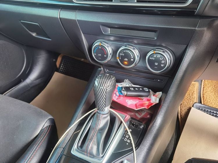 Mazda Mazda3 2015 2.0 C Sedan เบนซิน ไม่ติดแก๊ส เทา รูปที่ 1
