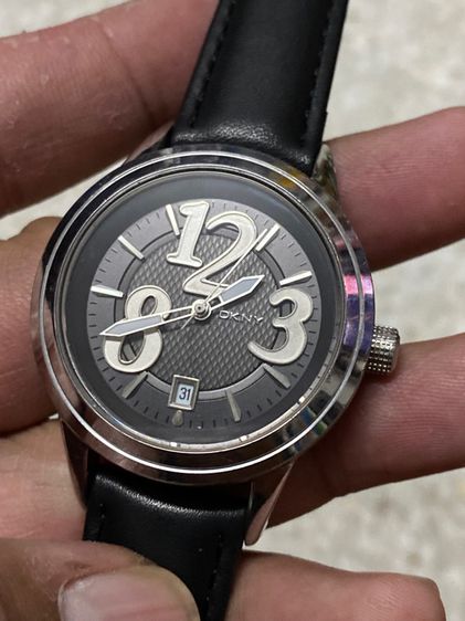 นาฬิกายี่ห้อ DKNY  ของแท้มือสอง สแตนเลสสายหนังเปลี่ยนใหม่  900฿ รูปที่ 3