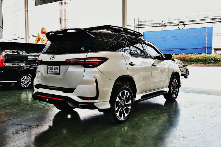 Toyota Fortuner 2020 2.8 LEGENDER 2WD AT Utility-car ดีเซล ไม่ติดแก๊ส เกียร์อัตโนมัติ ขาว รูปที่ 4
