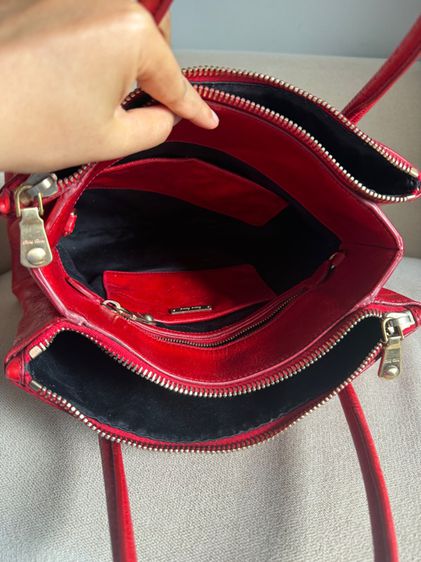 กระเป๋า Miu Miu ของแท้ สีแดงส้ม รูปที่ 8