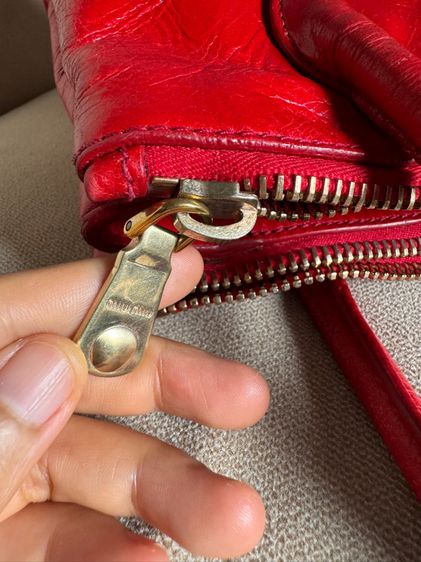 กระเป๋า Miu Miu ของแท้ สีแดงส้ม รูปที่ 18