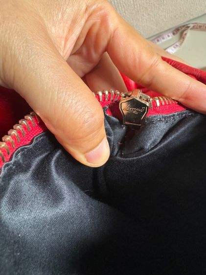 กระเป๋า Miu Miu ของแท้ สีแดงส้ม รูปที่ 16