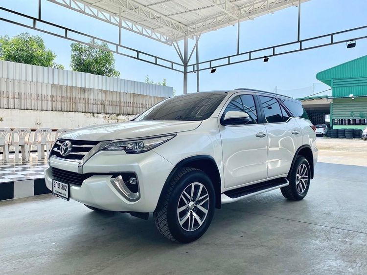 Toyota Fortuner 2019 2.4 V Utility-car ดีเซล ไม่ติดแก๊ส เกียร์อัตโนมัติ ขาว
