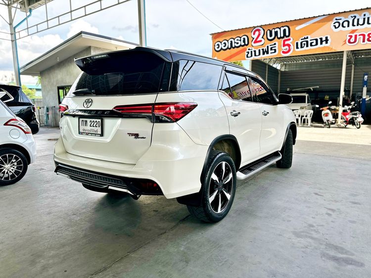 Toyota Fortuner 2018 2.8 TRD Sportivo Utility-car ดีเซล ไม่ติดแก๊ส เกียร์อัตโนมัติ ขาว รูปที่ 4