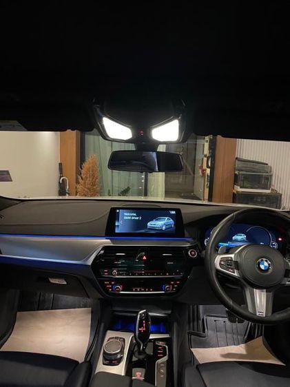 BMW Series 5 2018 530e Sedan เบนซิน ไม่ติดแก๊ส เกียร์อัตโนมัติ ขาว รูปที่ 4