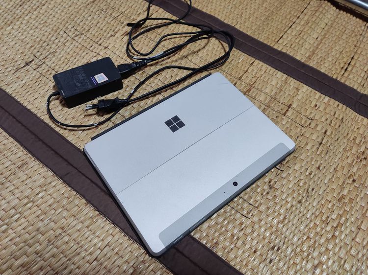 Surface Go ram8 SSD 128GB  3500